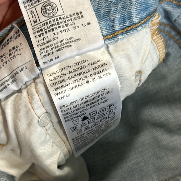 Levi’s 501 Distressed High Rise Short - Picture 5 of 6